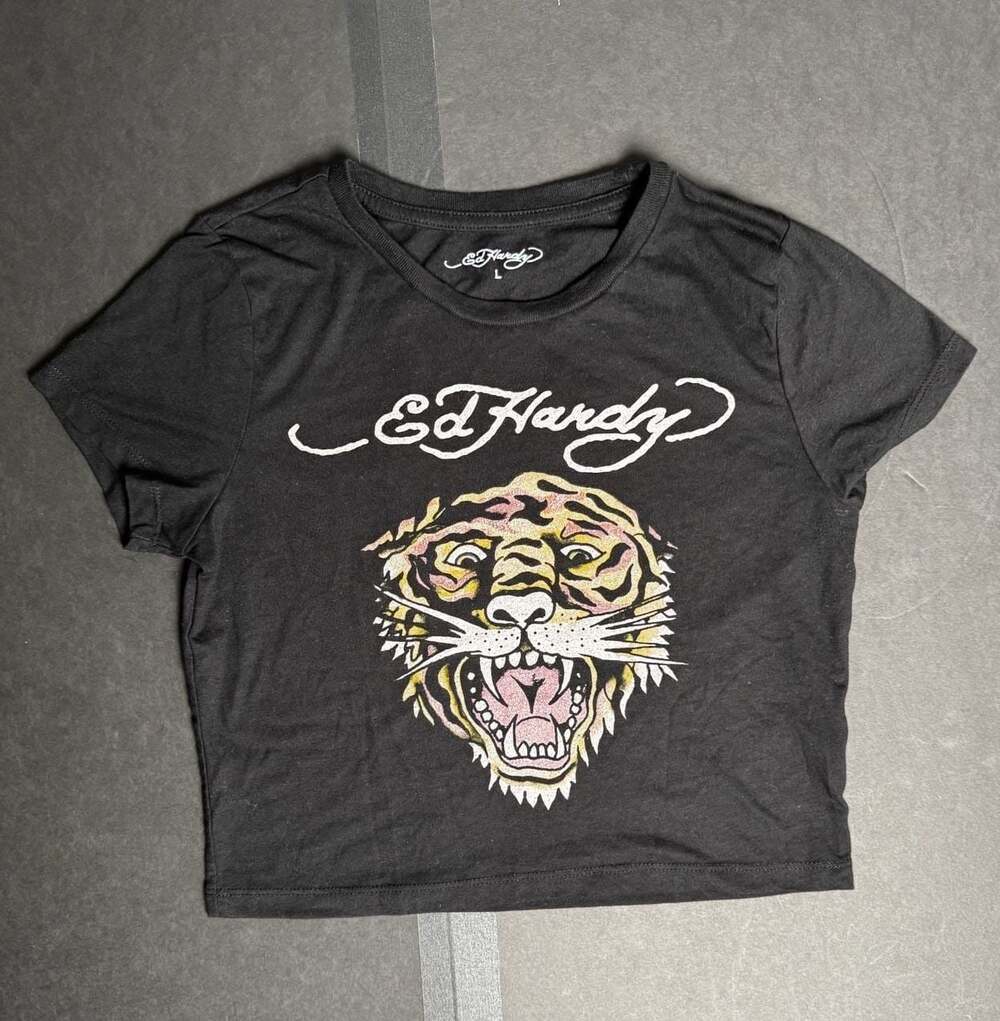 Ed Hardy Baby Tee 🌟 - Size L -...